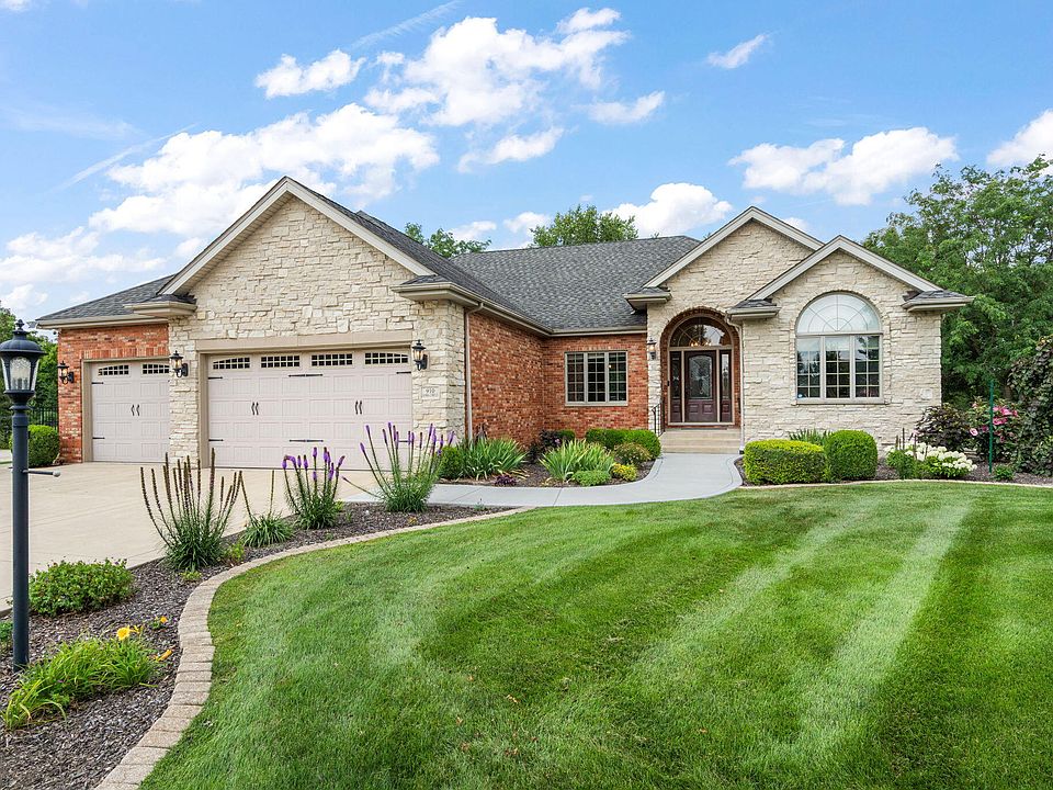 1st image of 910 Hawk Cir