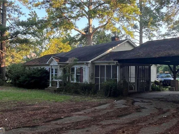 83 Woodstock Rd, Roswell, GA 30075