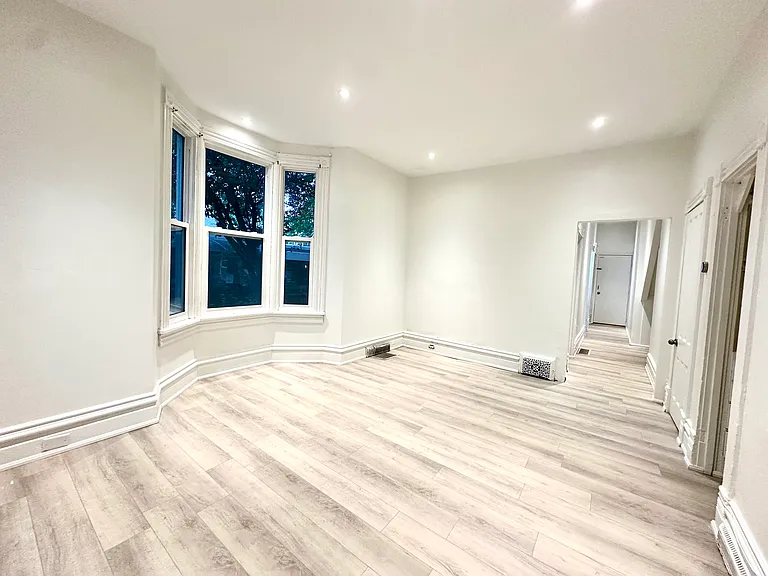 107 Erie Ave #1 — Photo 9