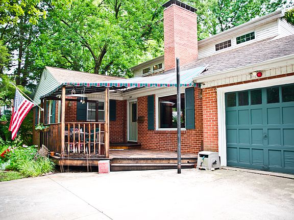Spacious Front Deck Entrance