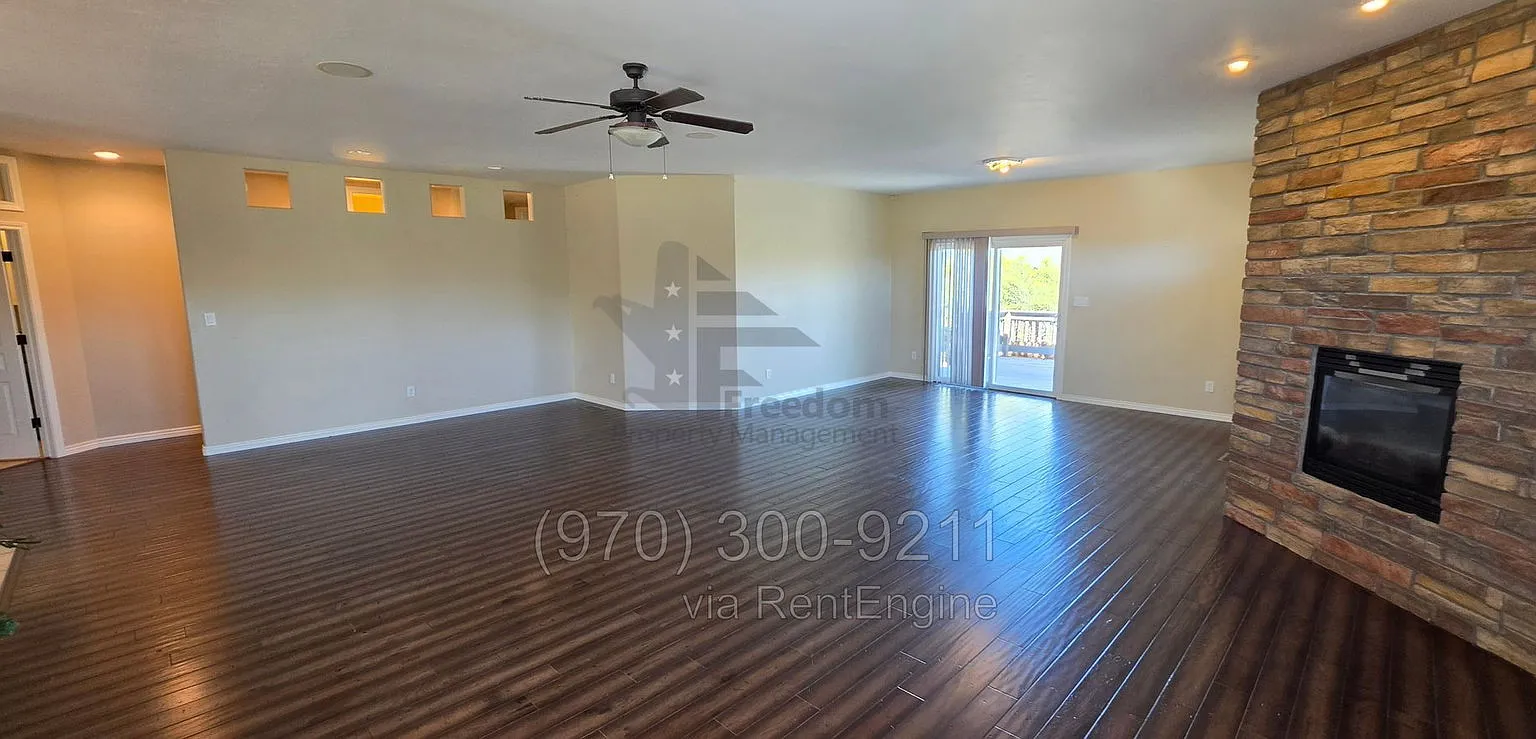 2 bed, 2.0 bath, 2007 sqft, $2,200 — Photo 3