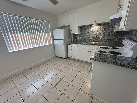 2nd image of 1089 Oakmont Dr APT 3