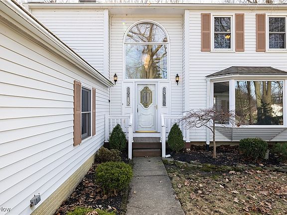 3rd image of 751 Lanark Ln