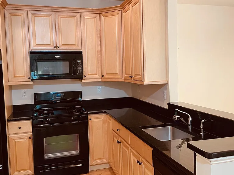 523 Sophee Ln #1000 — Photo 2