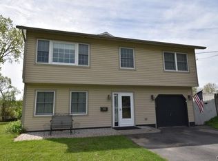 134 Circle Rd, North Syracuse, NY 13212