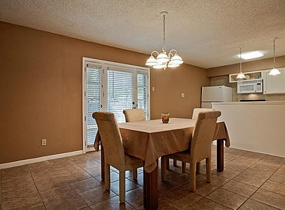 5th image of 2701 Wembley Dr