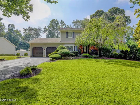 8 Kensington Drive, Manalapan, NJ 07726