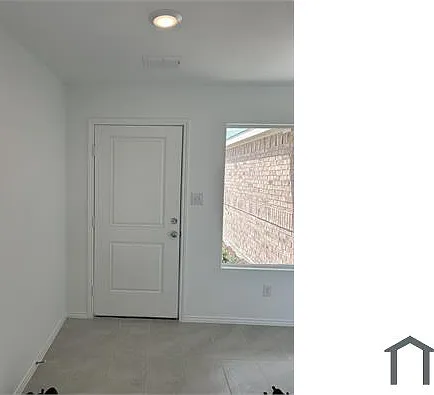 1572 Forge Pond Ln — Photo 2