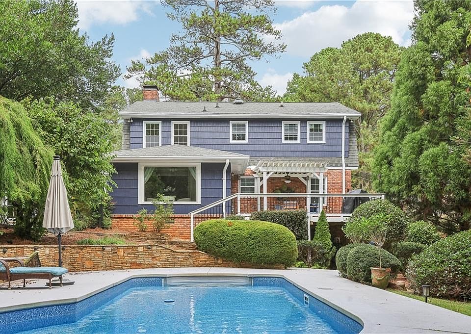 1st image of 3117 Boxwood Dr NE