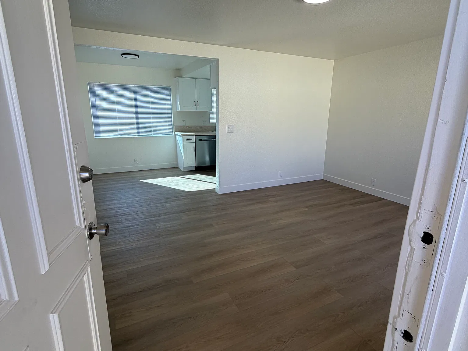 2 bed, 850 sqft, $2,795 — Photo 3