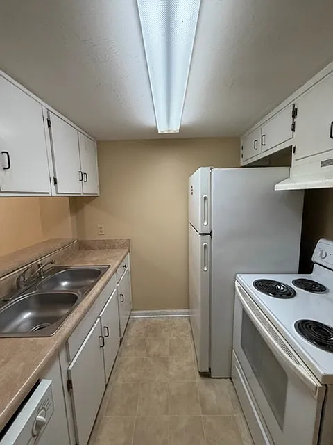 1430 South Lee Street - A — Photo 2