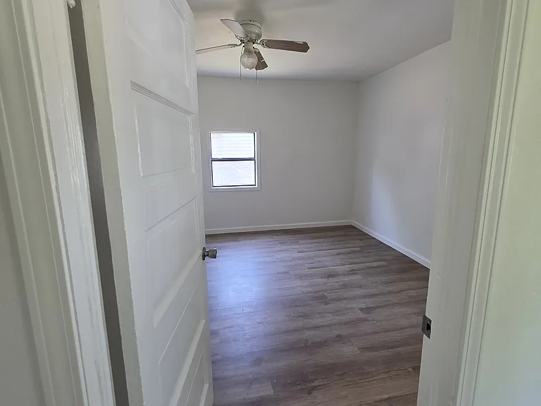 709 W Washington St — Photo 10