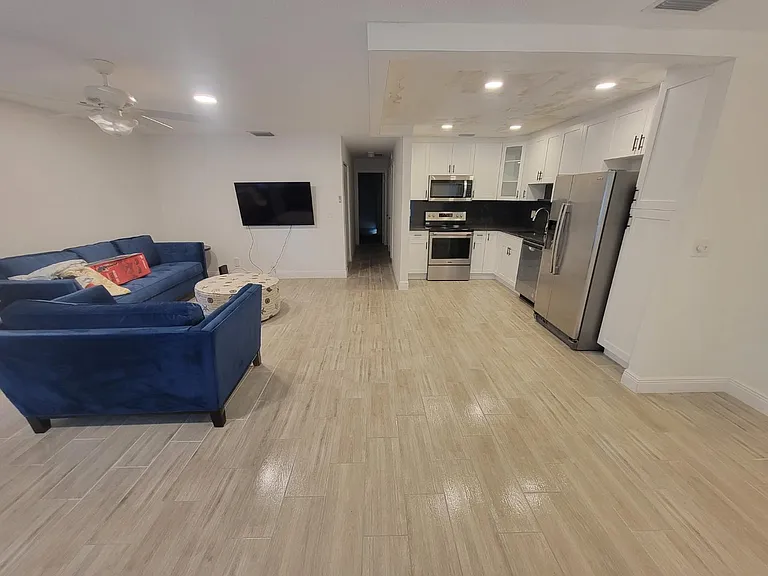 1009 NW 88th Ave — Photo 5