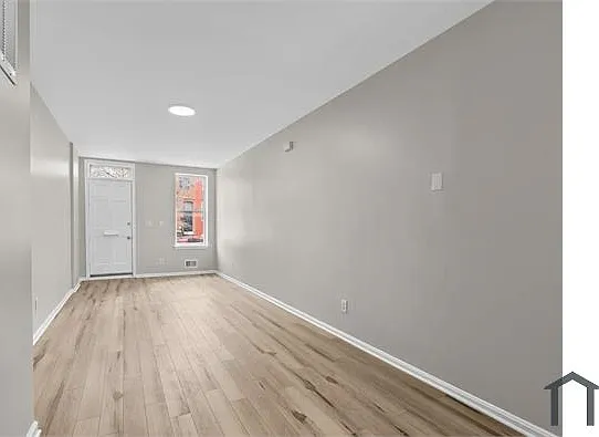 2037 Jefferson St — Photo 4