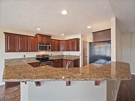 5th image of 6106 S Brook Haven St