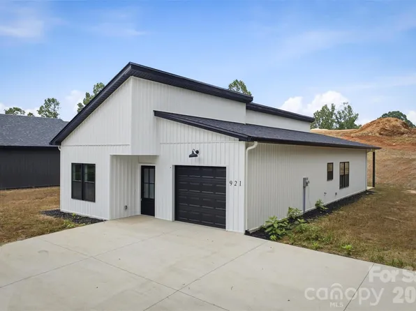 921 Overlook Dr SW, Lenoir, NC 28645