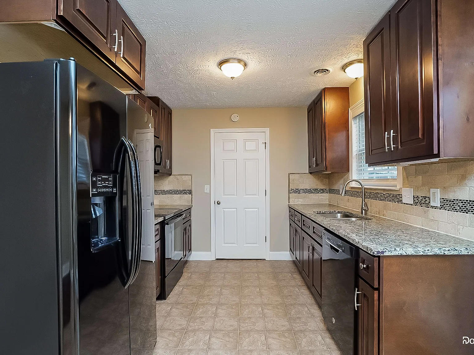 3 bed, 2.0 bath, 1344 sqft, $1,910 — Photo 2