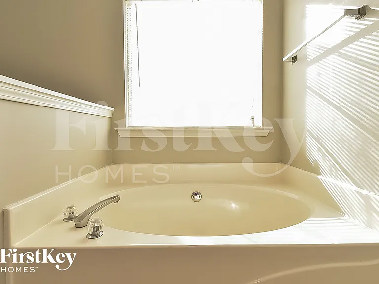 824 Rock Shoals Ct — Photo 16