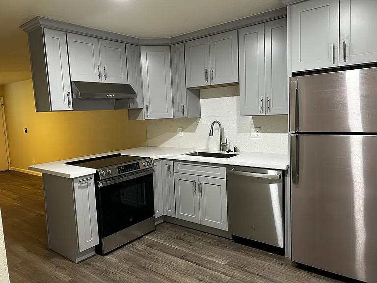 646 Grand Fir Ave #4-FIR — Photo 2