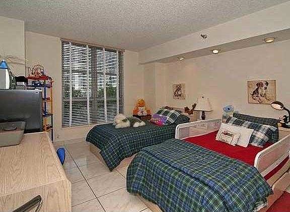 4th image of 19101 Mystic Pointe Dr Ph 4