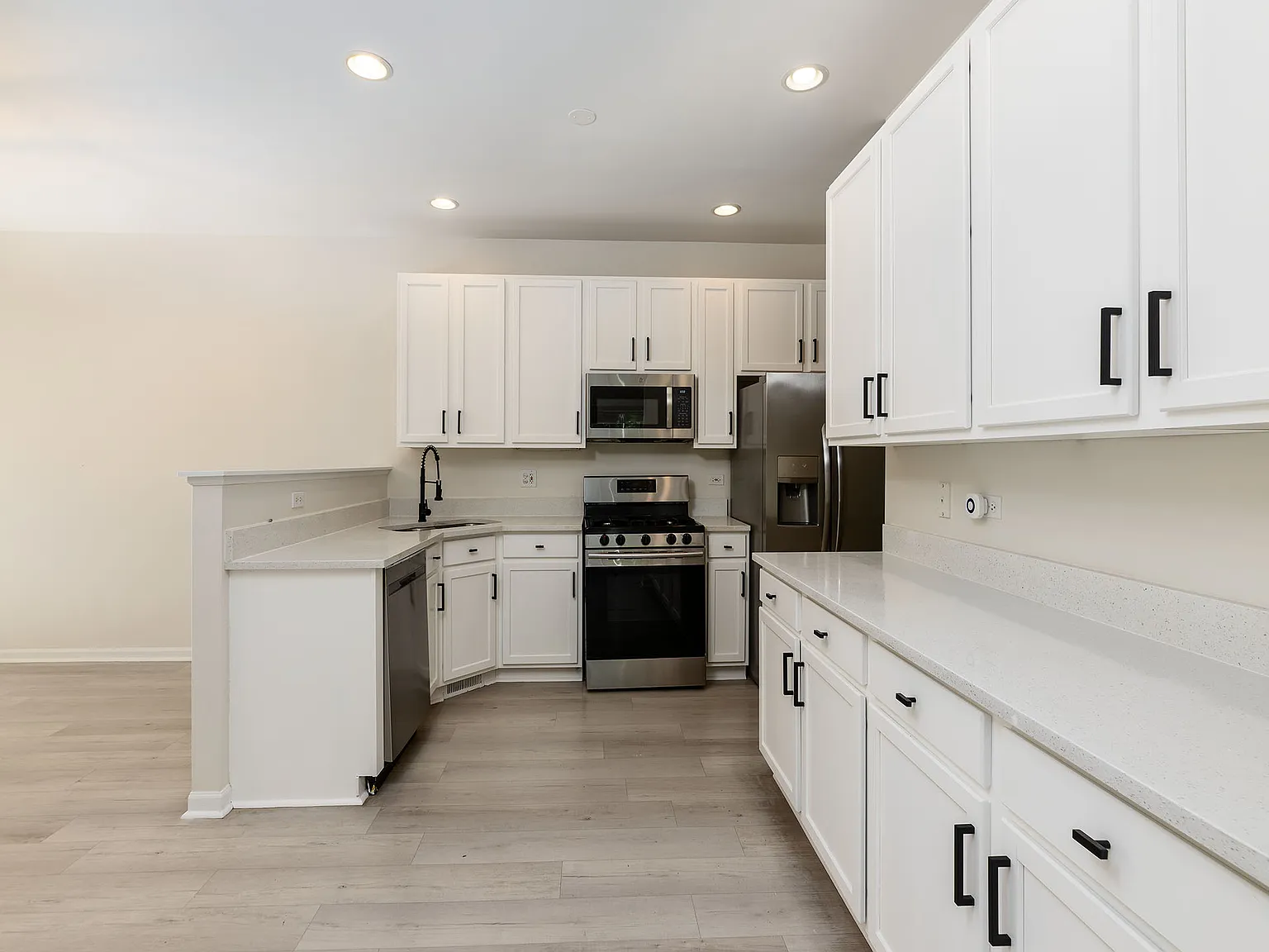 3 bed, 2.5 bath, 1698 sqft, $2,700 — Photo 2