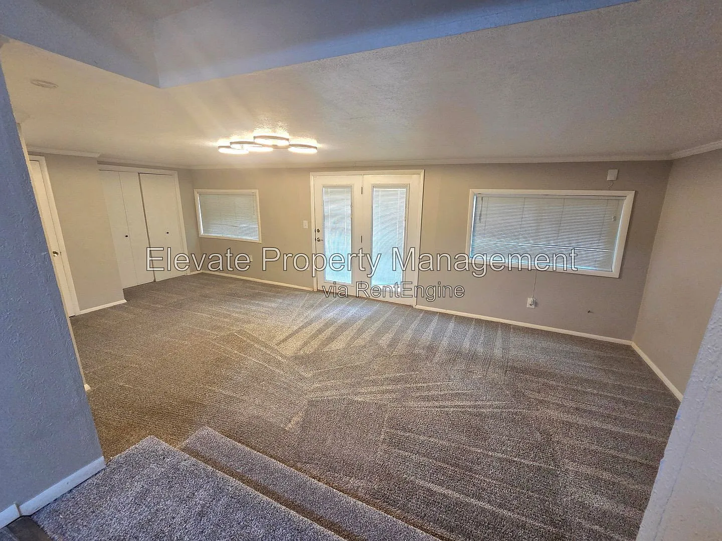 3 bed, 2.5 bath, 1640 sqft, $1,745 — Photo 2