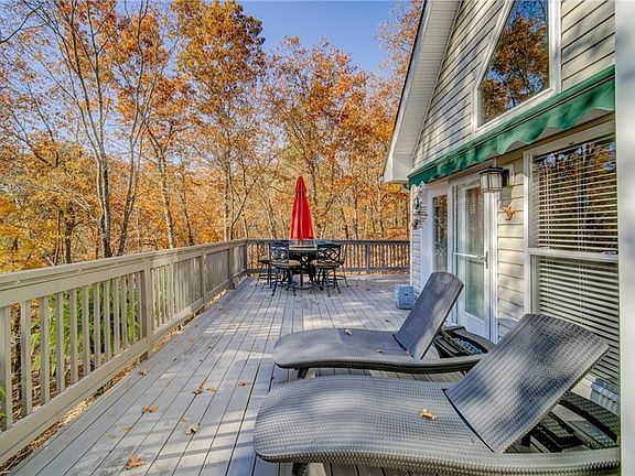 Image 3: Huge Wrap Around Deck