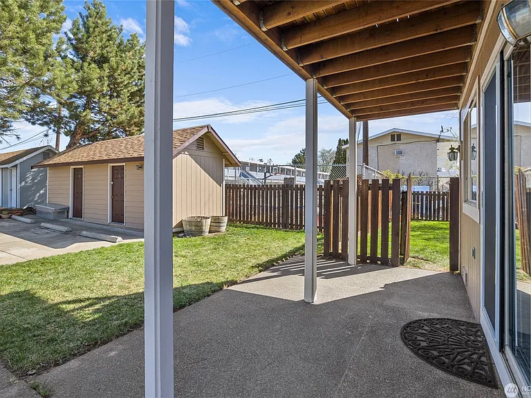 502 E River Ave #B — Photo 2