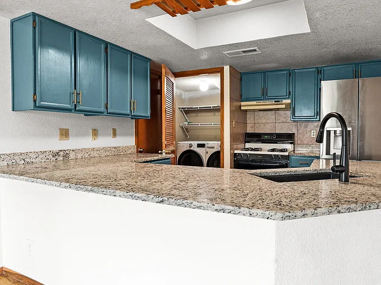 7609 Medano Dr — Photo 41