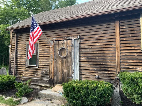 1677 Round Top Rd, Burrillville, RI 02830