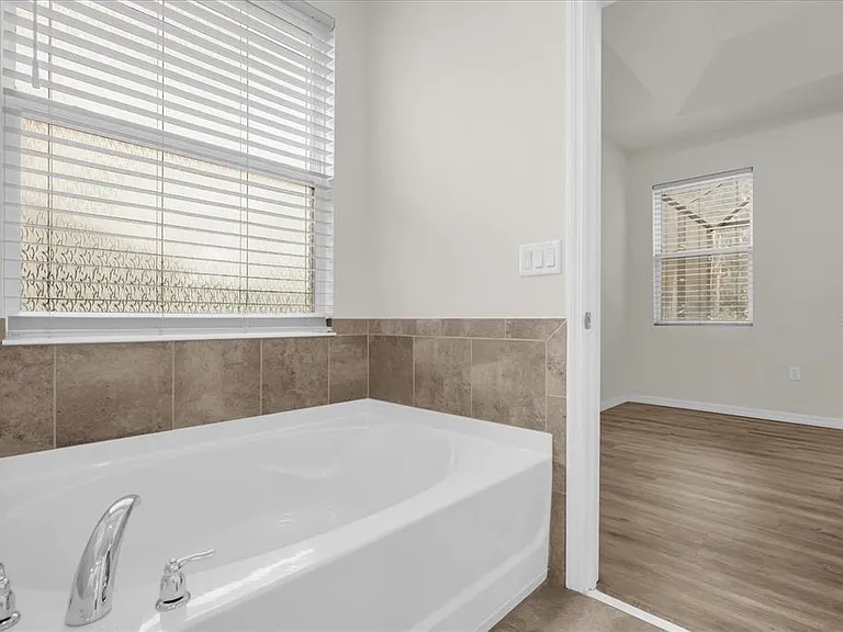 2444 Varenna Loop — Photo 13