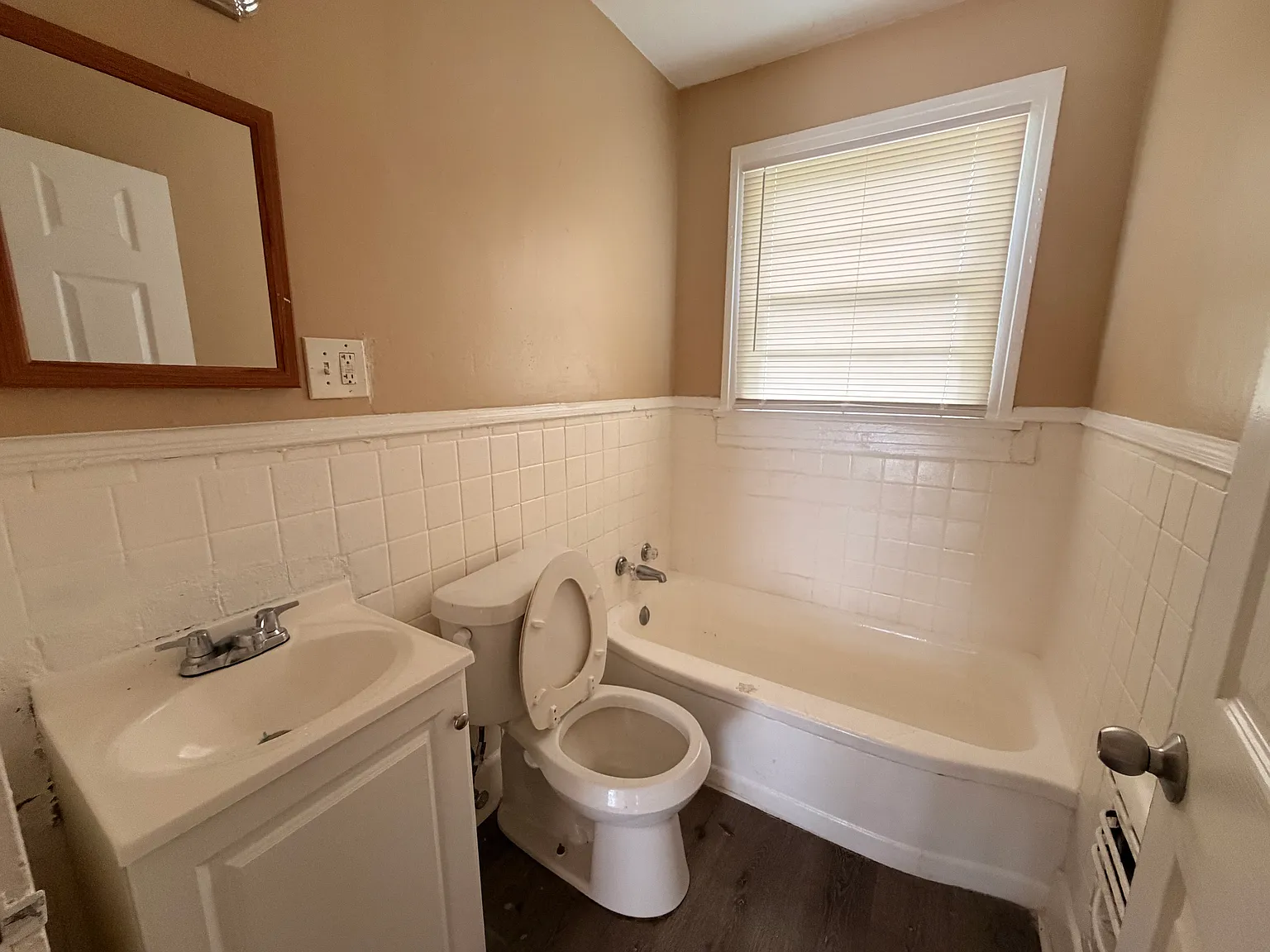 2 bed, 1200 sqft, $900 — Photo 2