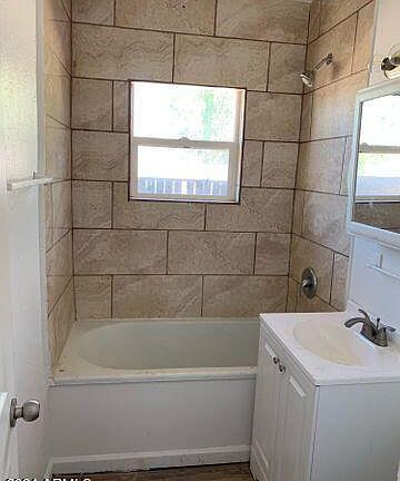 2nd image of 315 N 18TH Avenue