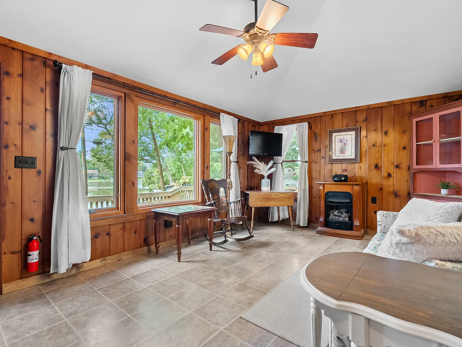 2 bed, 752 sqft, $1,800 — Photo 3