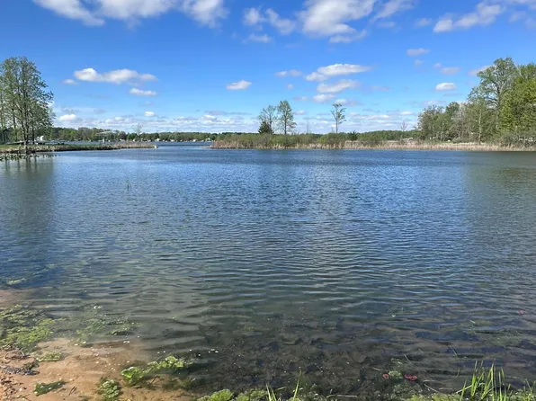 Horseshoe Cv, Allegan, MI 49010