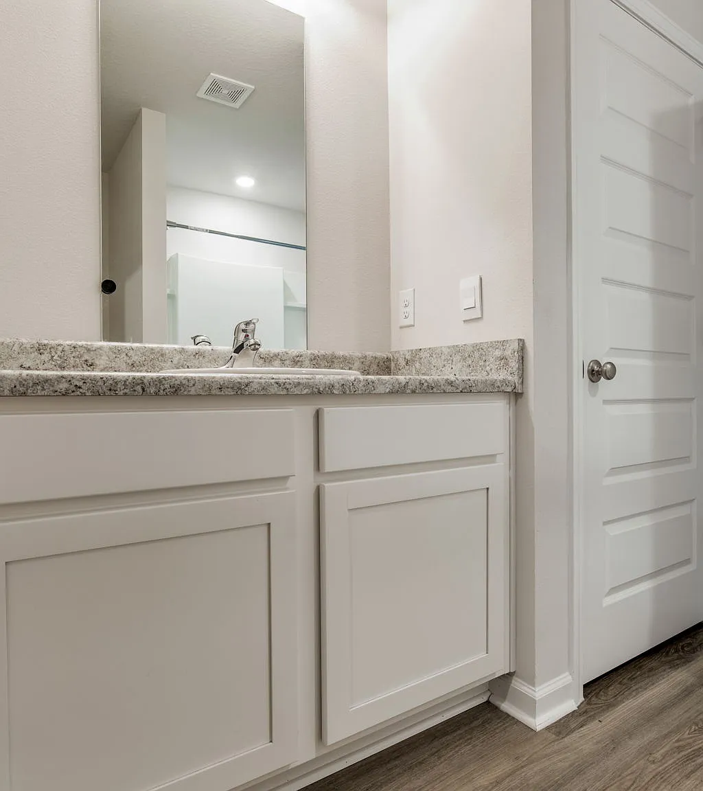 3 bed, 1205 sqft, $1,925 — Photo 3