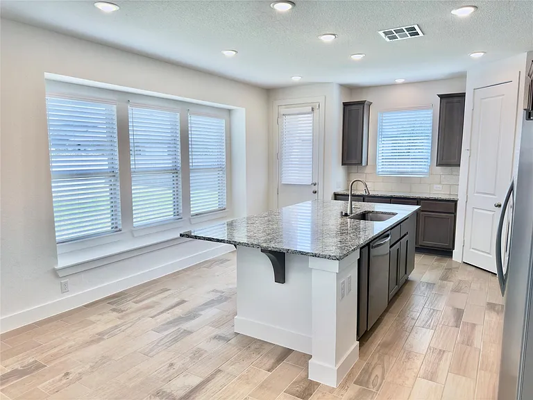 15206 Cortines Ct — Photo 5