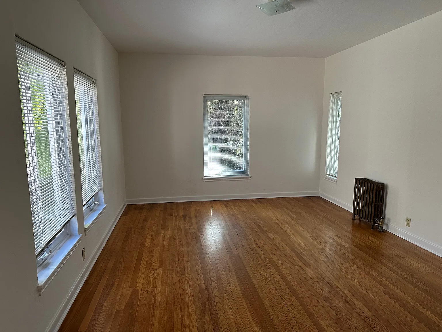 2 bed, 900 sqft, $3,250 — Photo 2