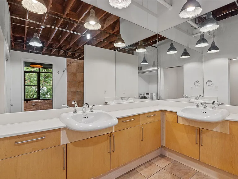 411 Brazos St — Photo 20