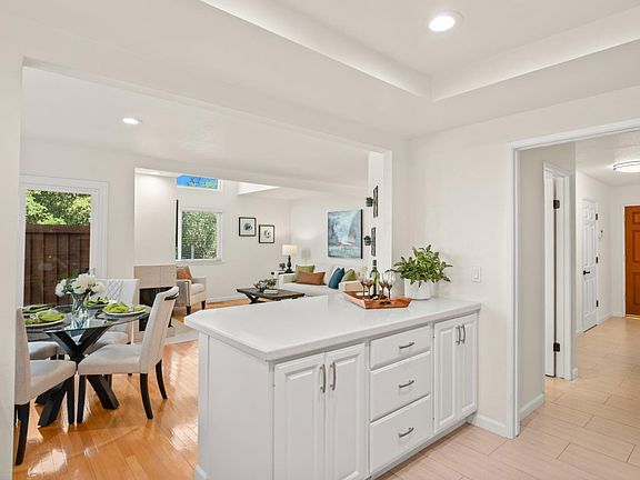 4th image of 1558 Camden Village Cir