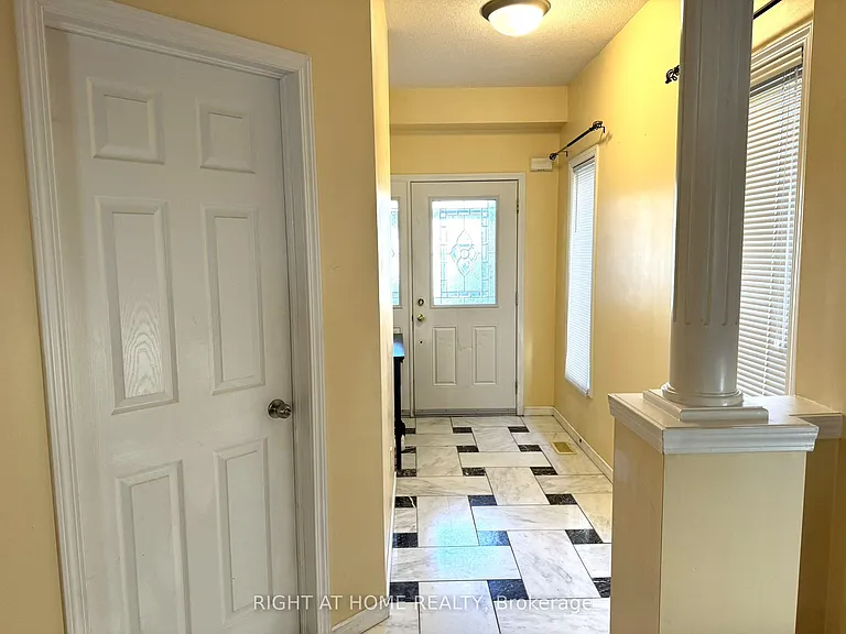 252 Lemon Grass Cres — Photo 3