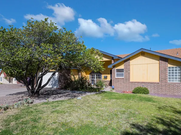 2 Hale Ct, Los Lunas, NM 87031