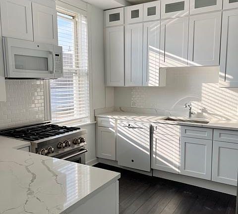2nd image of 1629 N Claremont Ave APT 3
