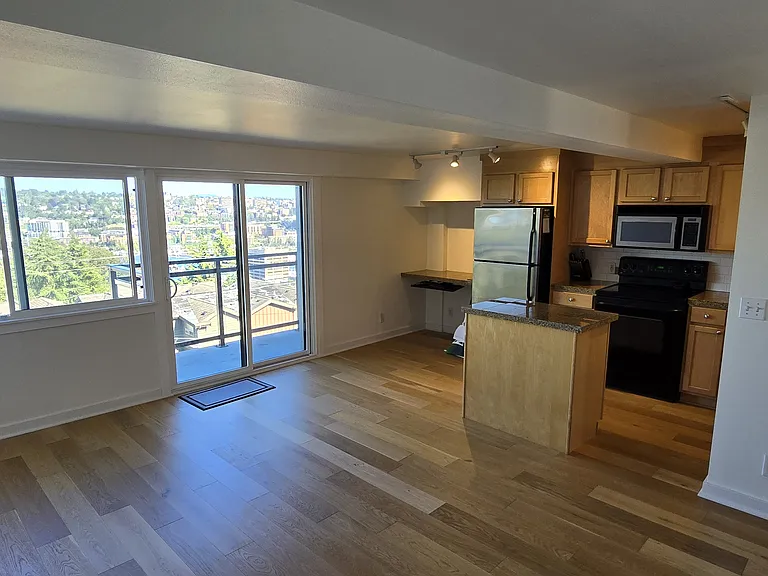 1525 Taylor Ave N #604 — Photo 2