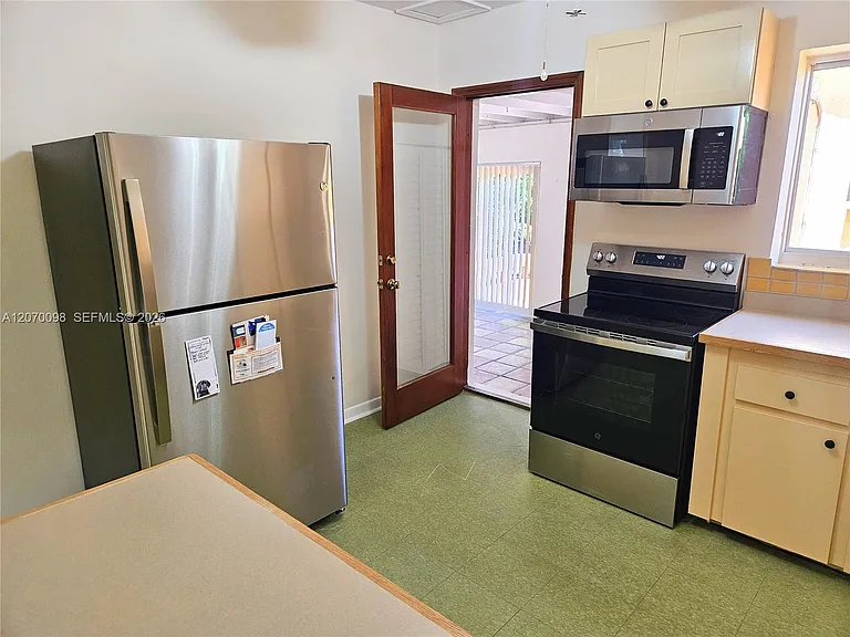 6624 SW 78th Ter — Photo 10