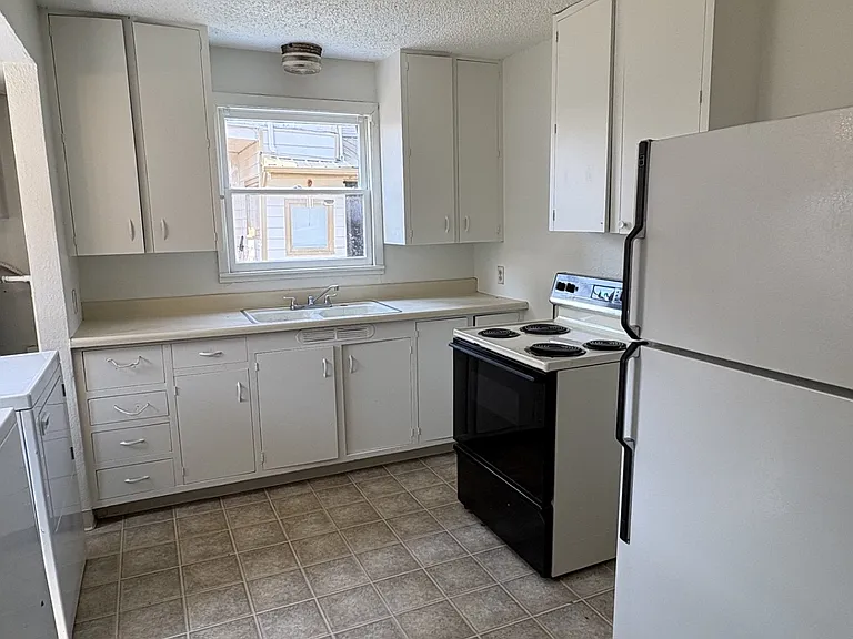 108 N Gold St #A — Photo 4