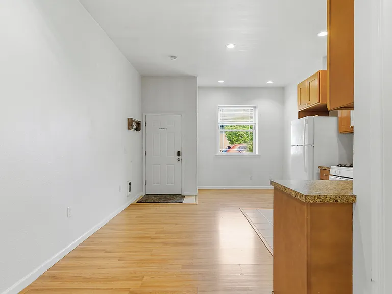 4303 SW Myrtle St — Photo 6