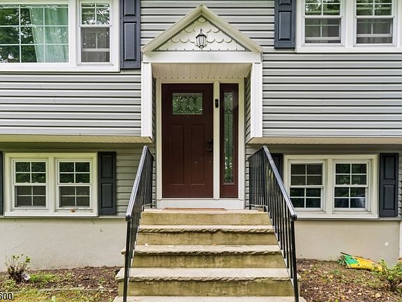 3rd image of 560 Dell Rd