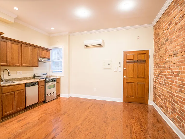 2506 S Broad St — Photo 4