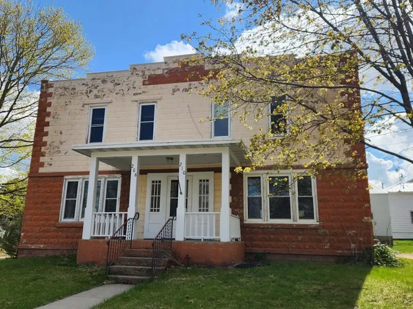 210 Park Ave #208, Strawberry Pt, IA 52076